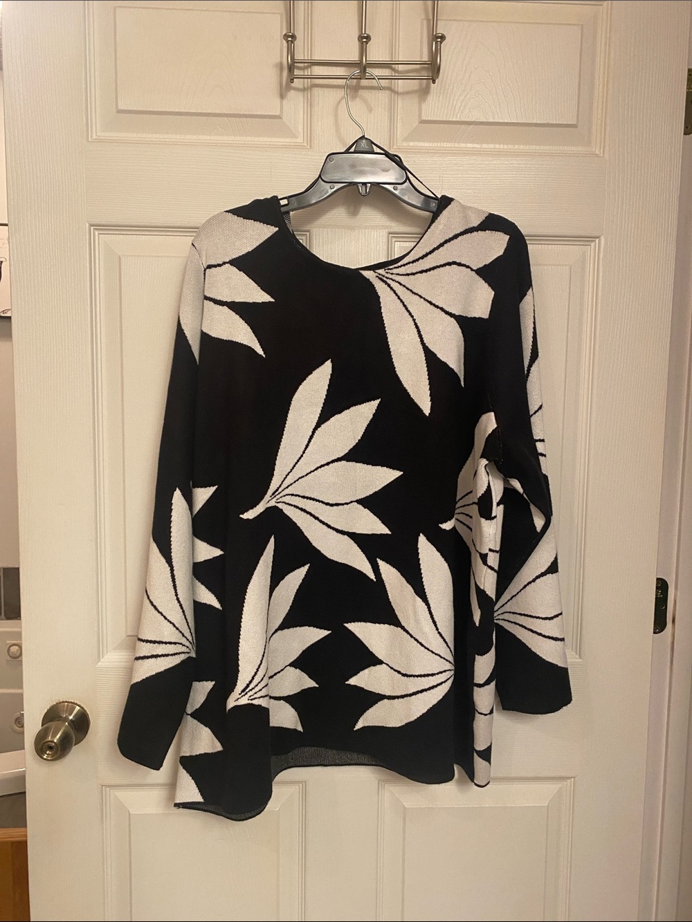 Premise Black & White Floral Sweater 3x